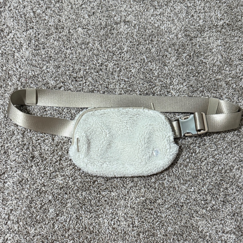 NWOT Lululemon Fuzzy Belt Bag